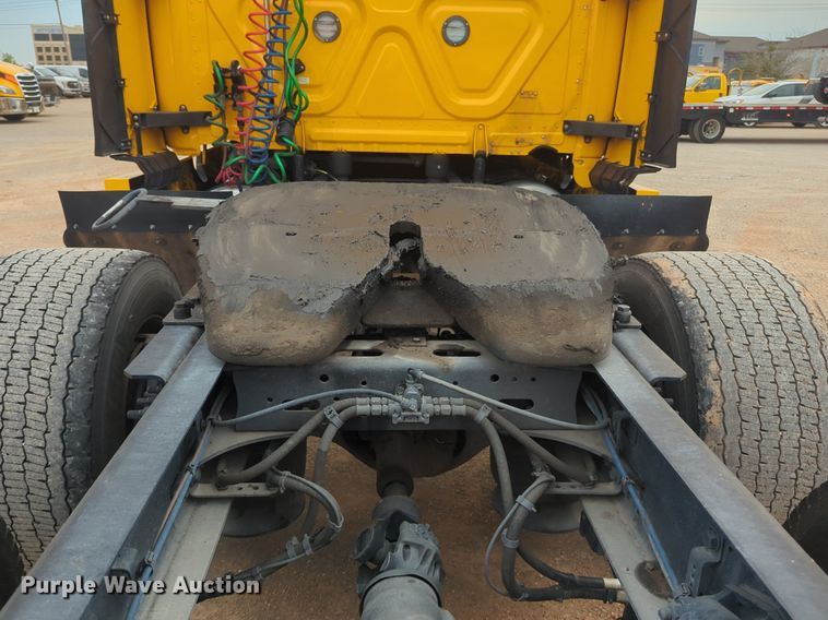 image for item NG9839 2021 Freightliner  Cascadia 126 semi truck