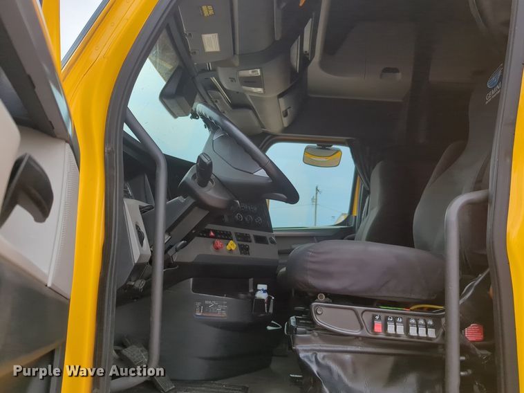 image for item NG9839 2021 Freightliner  Cascadia 126 semi truck