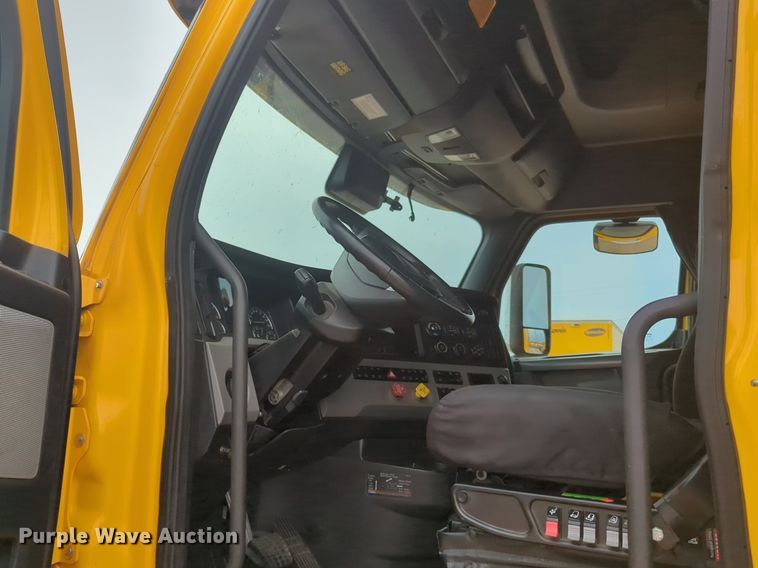 image for item NG9839 2021 Freightliner  Cascadia 126 semi truck