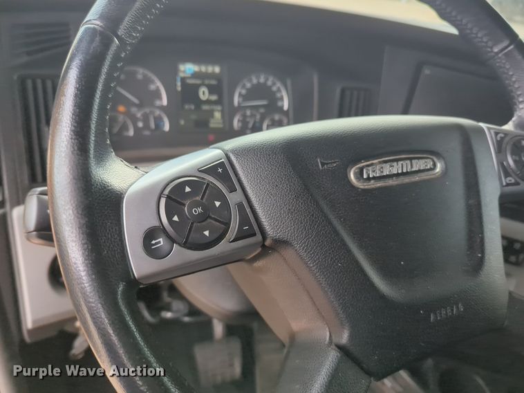 image for item NG9839 2021 Freightliner  Cascadia 126 semi truck