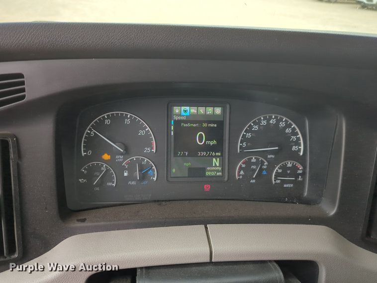 image for item NG9839 2021 Freightliner  Cascadia 126 semi truck