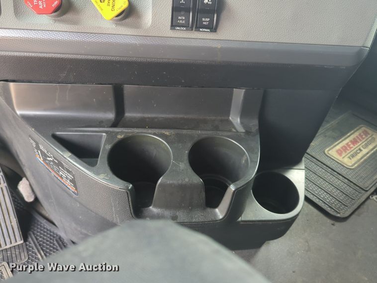 image for item NG9839 2021 Freightliner  Cascadia 126 semi truck