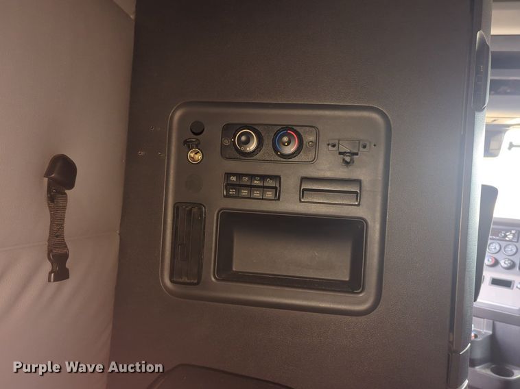 image for item NG9839 2021 Freightliner  Cascadia 126 semi truck