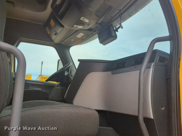 image for item NG9839 2021 Freightliner  Cascadia 126 semi truck