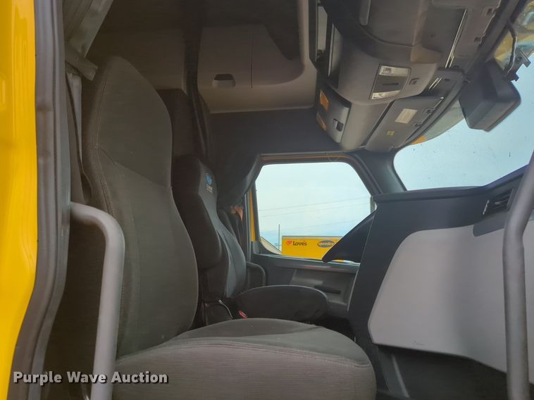 image for item NG9839 2021 Freightliner  Cascadia 126 semi truck