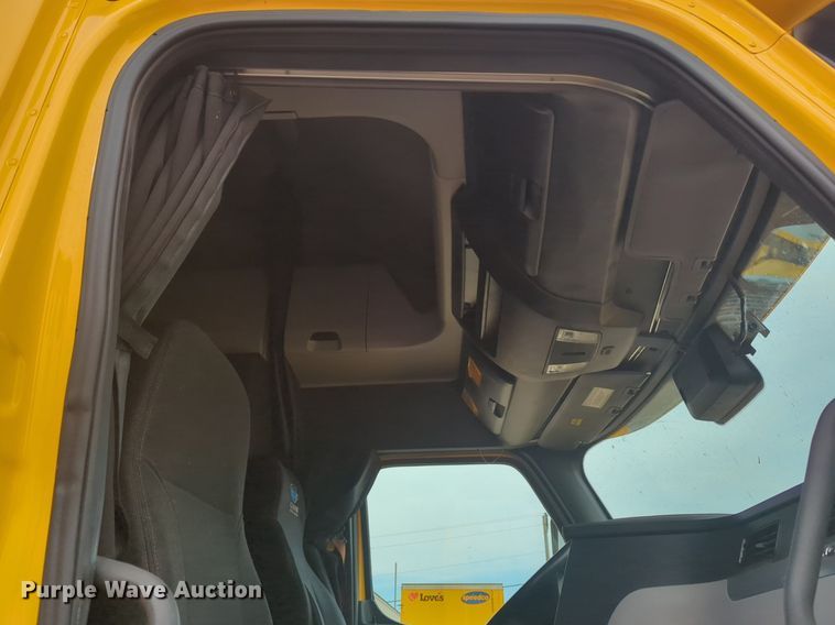 image for item NG9839 2021 Freightliner  Cascadia 126 semi truck