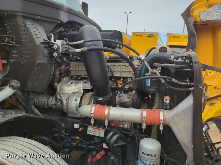 image for item NG9839 2021 Freightliner  Cascadia 126 semi truck