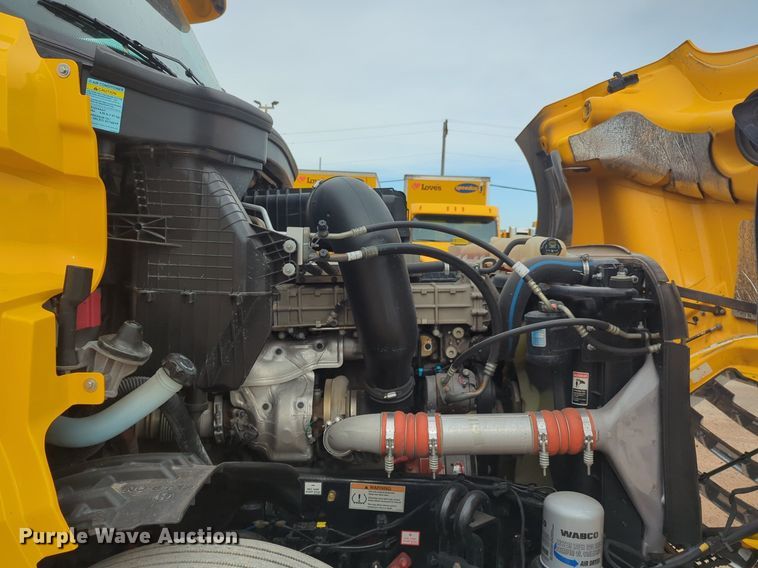 image for item NG9839 2021 Freightliner  Cascadia 126 semi truck