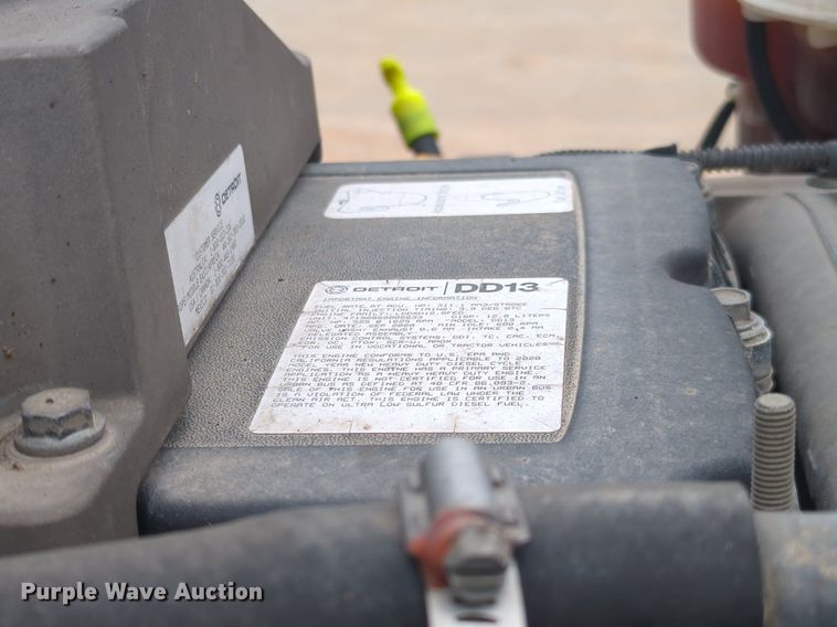 image for item NG9839 2021 Freightliner  Cascadia 126 semi truck