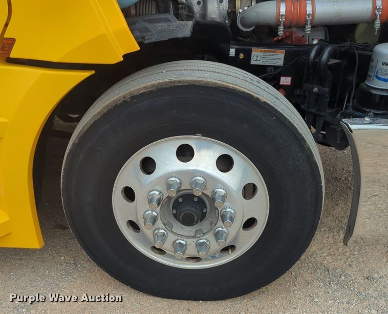 image for item NG9839 2021 Freightliner  Cascadia 126 semi truck