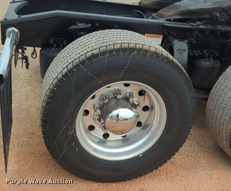 image for item NG9839 2021 Freightliner  Cascadia 126 semi truck