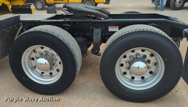 image for item NG9839 2021 Freightliner  Cascadia 126 semi truck