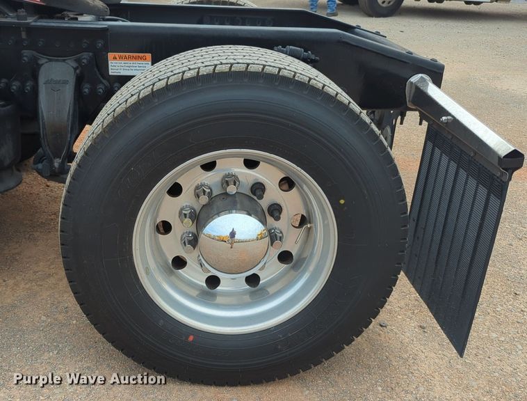 image for item NG9839 2021 Freightliner  Cascadia 126 semi truck