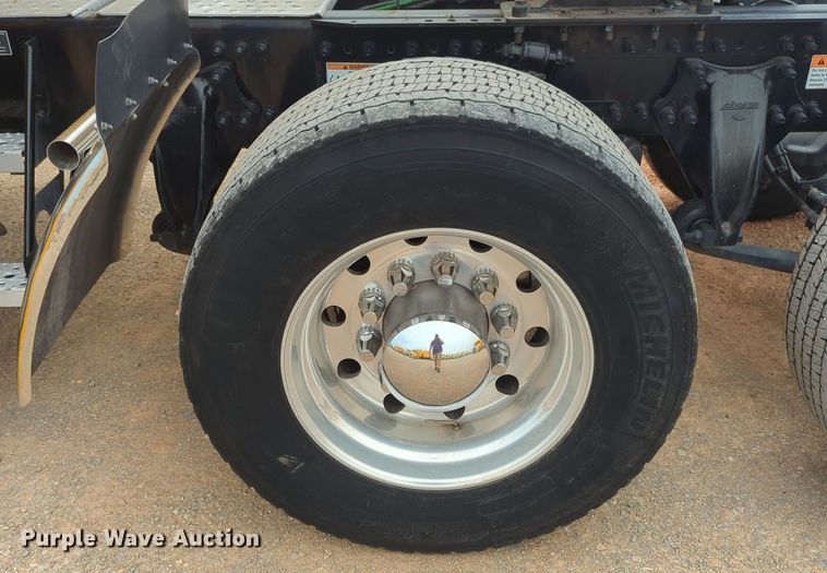 image for item NG9839 2021 Freightliner  Cascadia 126 semi truck