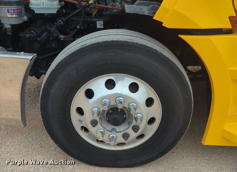 image for item NG9839 2021 Freightliner  Cascadia 126 semi truck