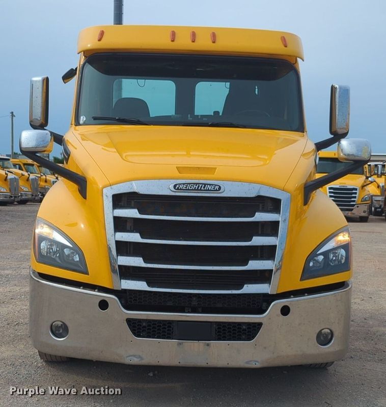 image for item NG9847 2020 Freightliner  Cascadia 126 semi truck