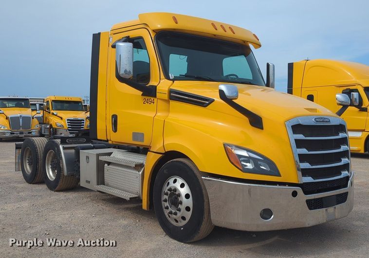 image for item NG9847 2020 Freightliner  Cascadia 126 semi truck