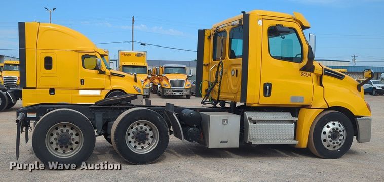 image for item NG9847 2020 Freightliner  Cascadia 126 semi truck