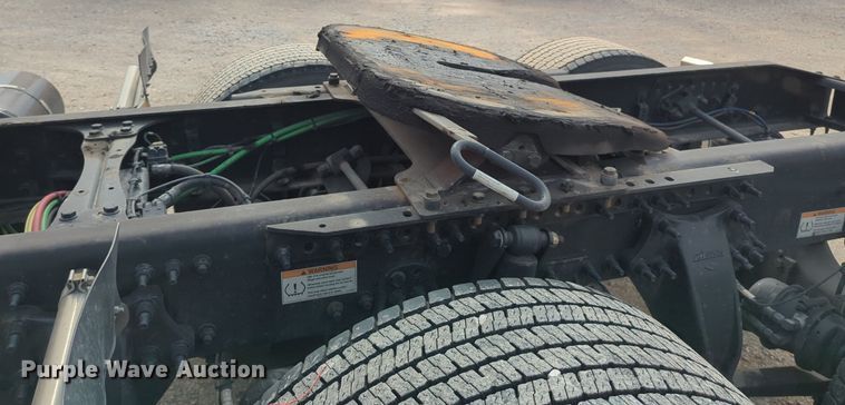 image for item NG9847 2020 Freightliner  Cascadia 126 semi truck