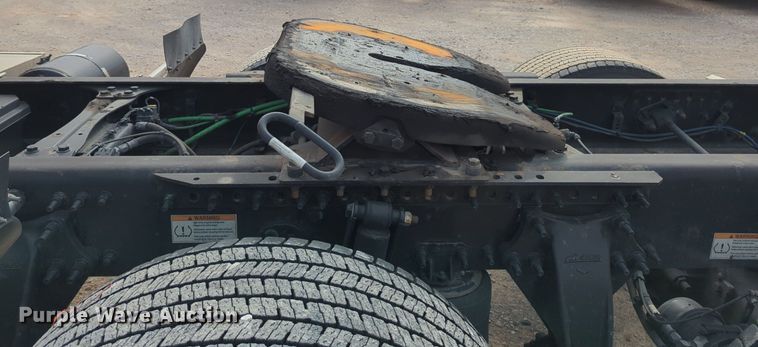 image for item NG9847 2020 Freightliner  Cascadia 126 semi truck