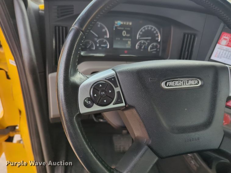 image for item NG9847 2020 Freightliner  Cascadia 126 semi truck