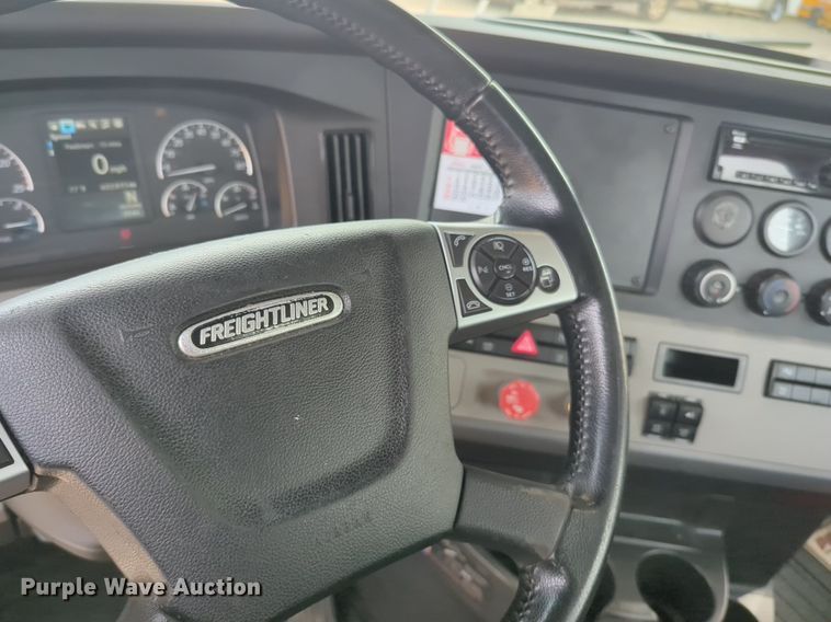 image for item NG9847 2020 Freightliner  Cascadia 126 semi truck