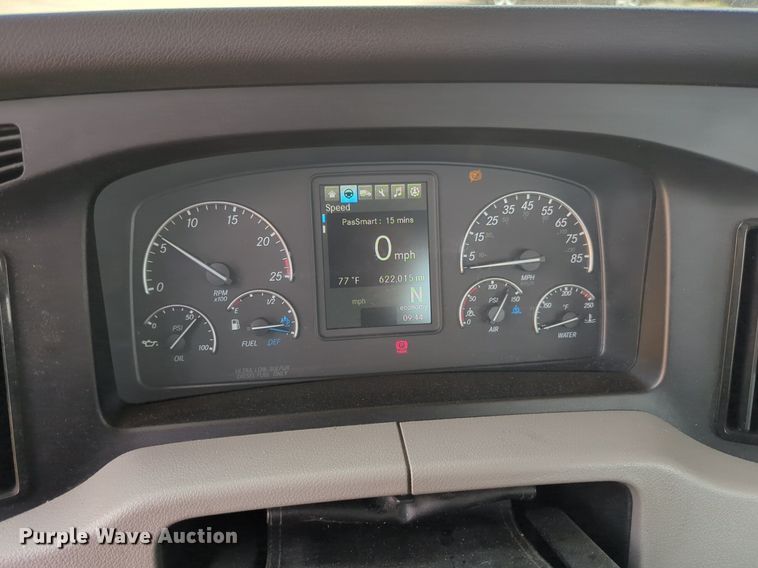 image for item NG9847 2020 Freightliner  Cascadia 126 semi truck