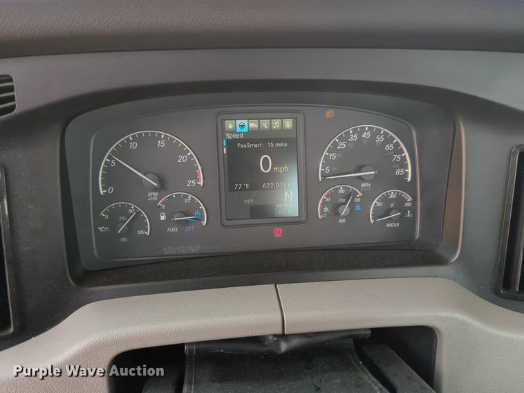 image for item NG9847 2020 Freightliner  Cascadia 126 semi truck