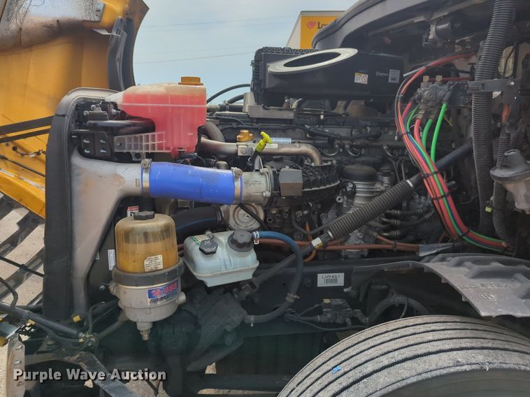 image for item NG9847 2020 Freightliner  Cascadia 126 semi truck