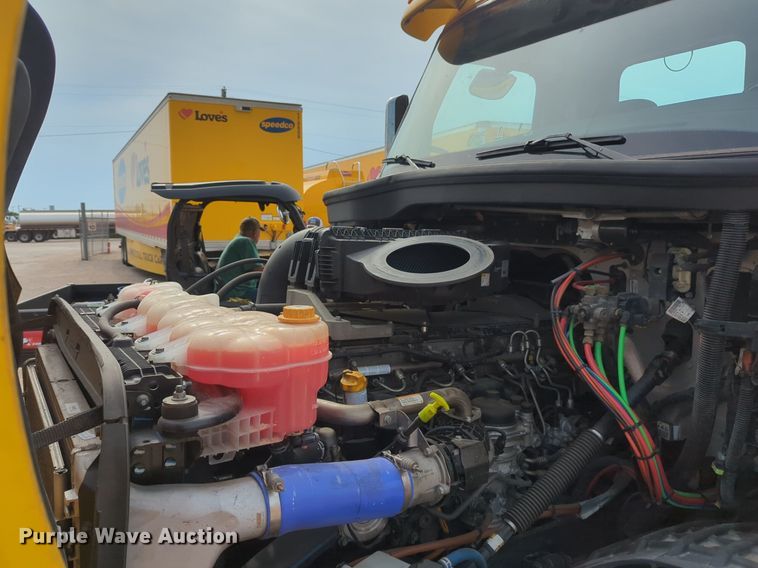 image for item NG9847 2020 Freightliner  Cascadia 126 semi truck