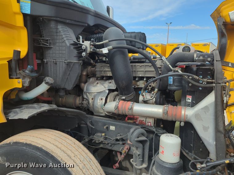 image for item NG9847 2020 Freightliner  Cascadia 126 semi truck