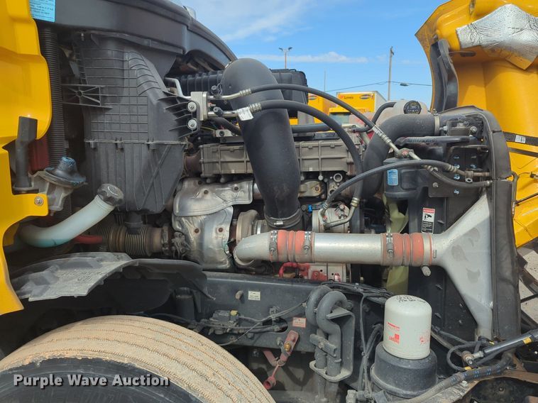 image for item NG9847 2020 Freightliner  Cascadia 126 semi truck