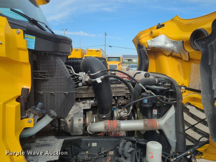 image for item NG9847 2020 Freightliner  Cascadia 126 semi truck