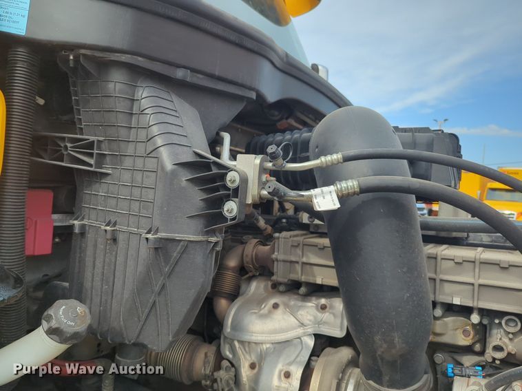 image for item NG9847 2020 Freightliner  Cascadia 126 semi truck