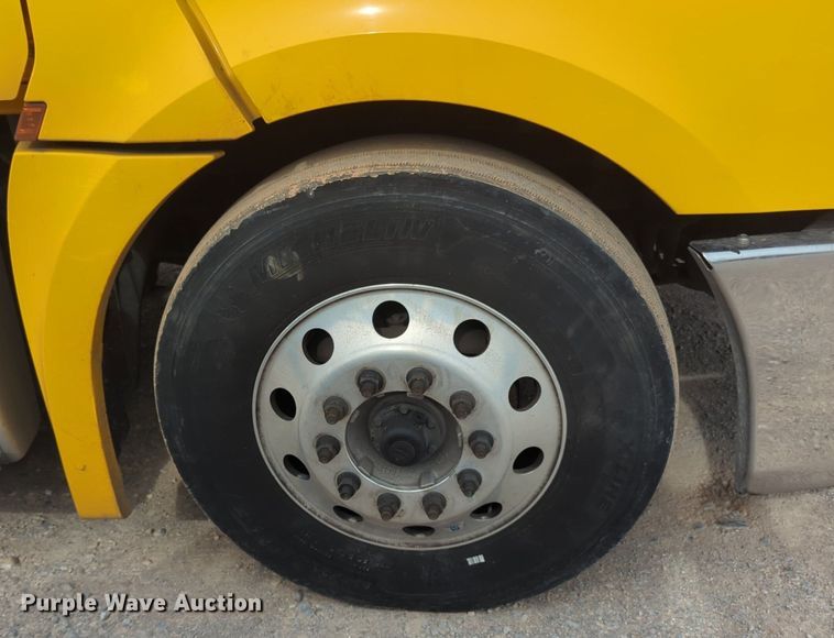 image for item NG9847 2020 Freightliner  Cascadia 126 semi truck