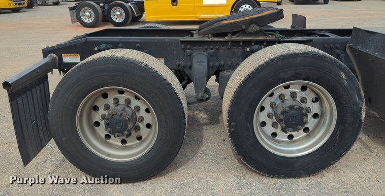 image for item NG9847 2020 Freightliner  Cascadia 126 semi truck