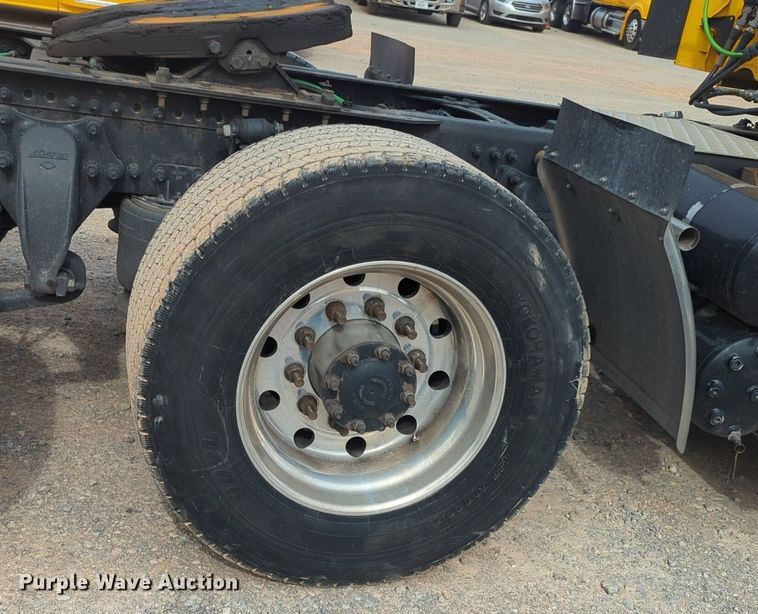 image for item NG9847 2020 Freightliner  Cascadia 126 semi truck