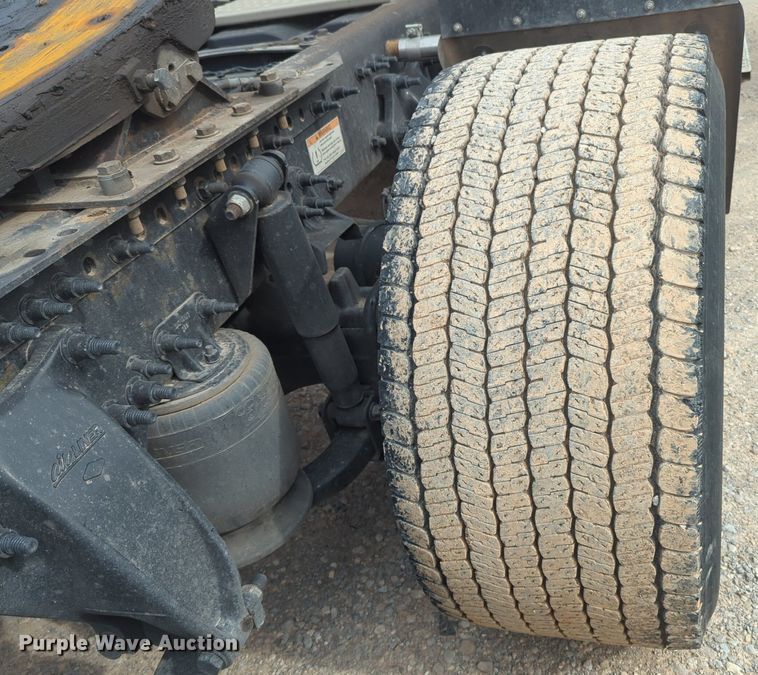 image for item NG9847 2020 Freightliner  Cascadia 126 semi truck