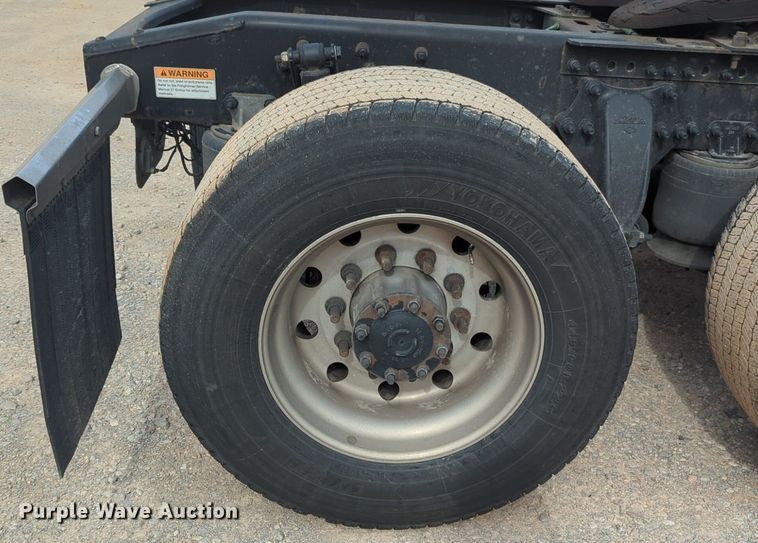 image for item NG9847 2020 Freightliner  Cascadia 126 semi truck