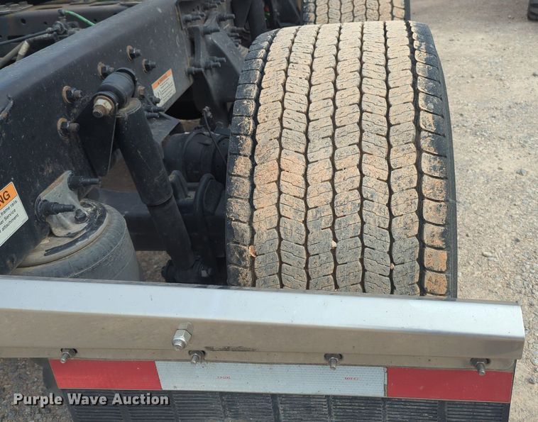 image for item NG9847 2020 Freightliner  Cascadia 126 semi truck