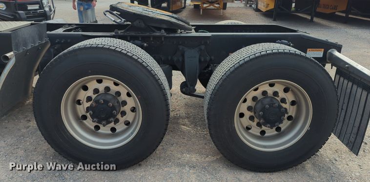 image for item NG9847 2020 Freightliner  Cascadia 126 semi truck