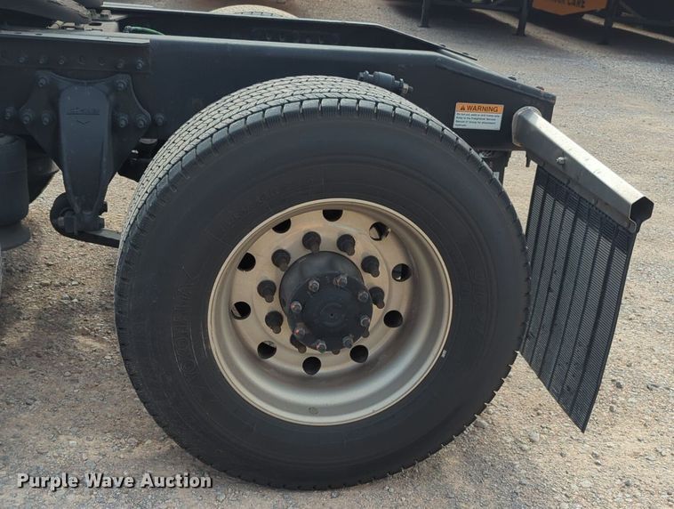 image for item NG9847 2020 Freightliner  Cascadia 126 semi truck