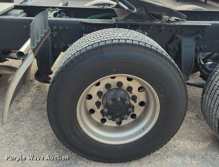 image for item NG9847 2020 Freightliner  Cascadia 126 semi truck