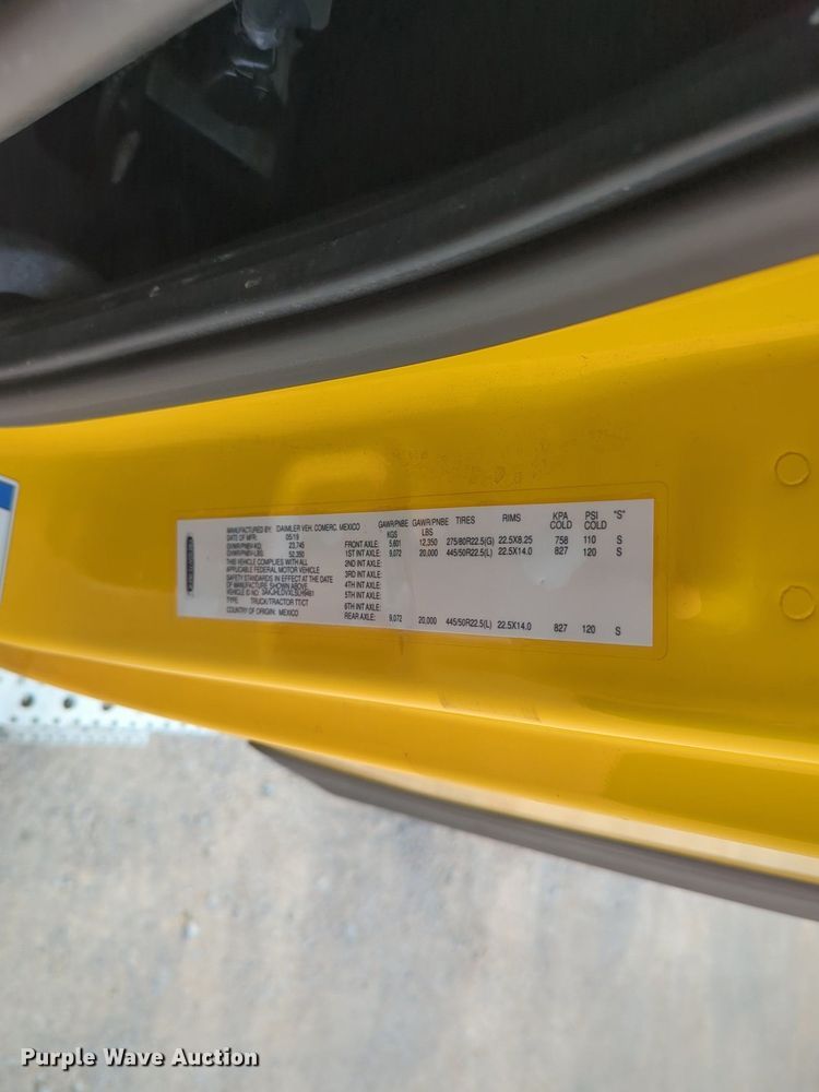 image for item NG9847 2020 Freightliner  Cascadia 126 semi truck