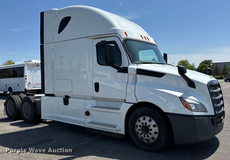 image for item NH9197 2018 Freightliner  Cascadia semi truck