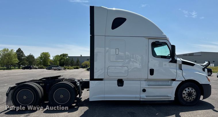 image for item NH9197 2018 Freightliner  Cascadia semi truck