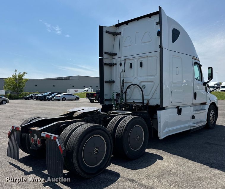 image for item NH9197 2018 Freightliner  Cascadia semi truck