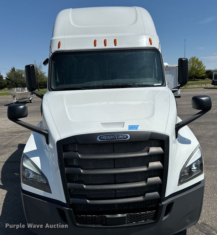 image for item NH9197 2018 Freightliner  Cascadia semi truck
