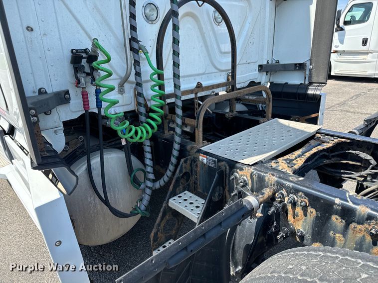 image for item NH9197 2018 Freightliner  Cascadia semi truck