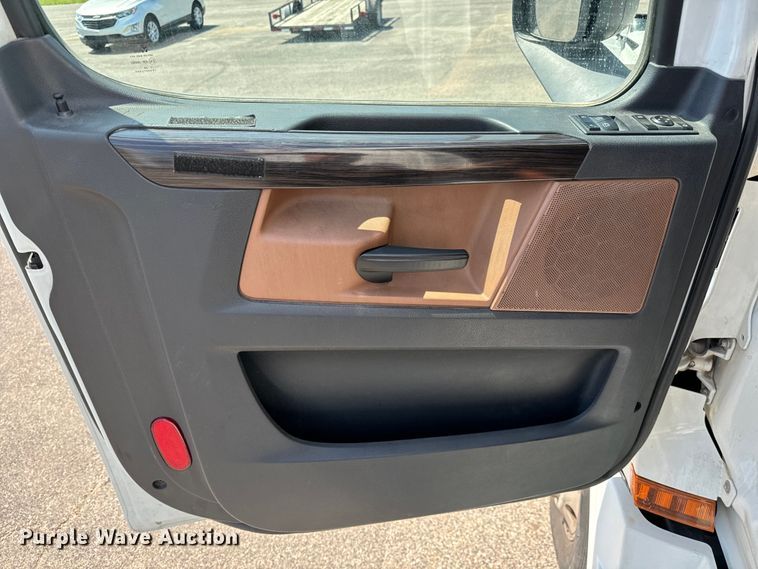 image for item NH9197 2018 Freightliner  Cascadia semi truck